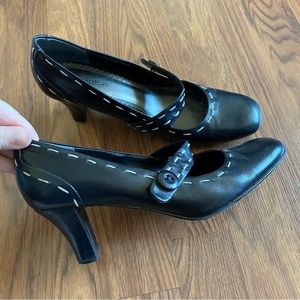 Naturalizer size 9.5 heels